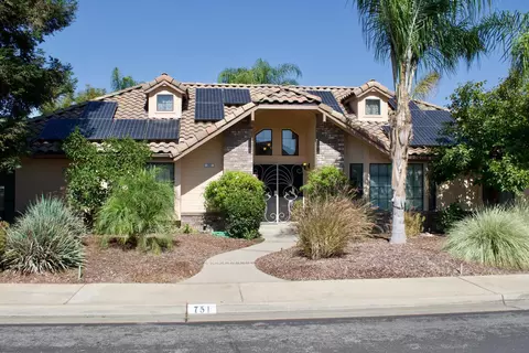 751 Cromwell Ave, Clovis, CA 93611