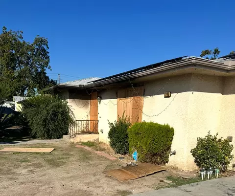 1206 W Vassar Ave, Fresno, CA 93705