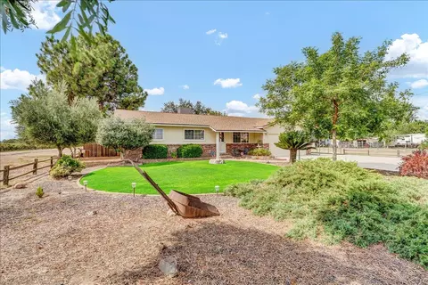 8694 21st Ave, Lemoore, CA 93245