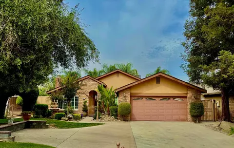 4062 W San Jose Ave, Fresno, CA 93722