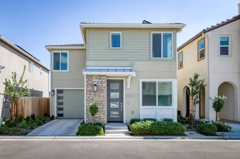 2021 N Rogers Ln, Clovis, CA 93619