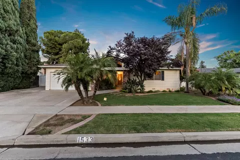 1533 Sunnyside Ave, Clovis, CA 93611