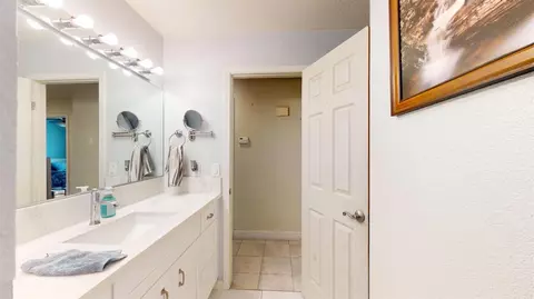 Bath - 17841 Rodeo Dr, Madera, CA 93638 photo 3 of 4