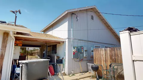 Exterior - 17841 Rodeo Dr, Madera, CA 93638 photo 3 of 6