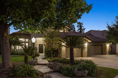2586 Roberts Ave, Clovis, CA 93611