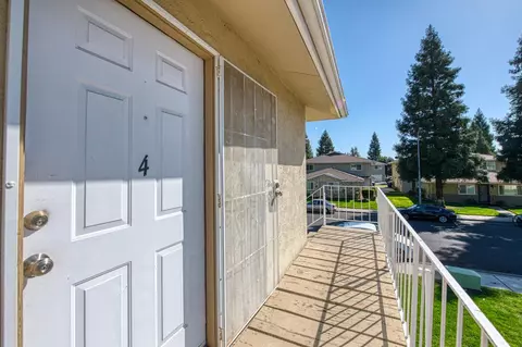 459 W Alamos Ave #4, Clovis, CA 93612