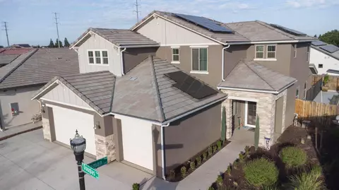 2756 N Douglas Ave, Fresno, CA 93727