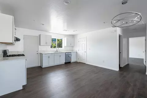 Entry Way - 1312 Carrey Ave, Madera, CA 93638 photo 3 of 3