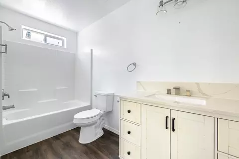 Bath - 1312 Carrey Ave, Madera, CA 93638 photo 3 of 3