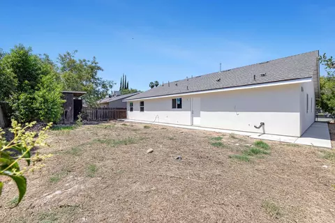 Exterior - 1312 Carrey Ave, Madera, CA 93638 photo 5 of 6