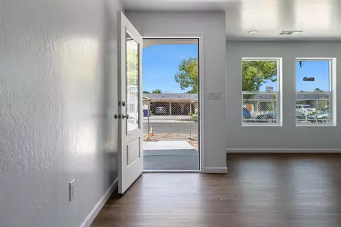 Entry Way - 1312 Carrey Ave, Madera, CA 93638 photo 2 of 3