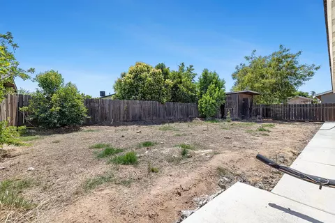 Exterior - 1312 Carrey Ave, Madera, CA 93638 photo 4 of 6