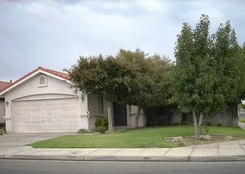 2210 N Antioch Ave, Fresno, CA 93722