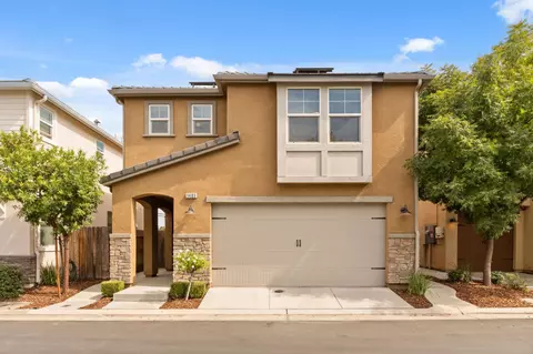 1403 Joy Dr, Clovis, CA 93619