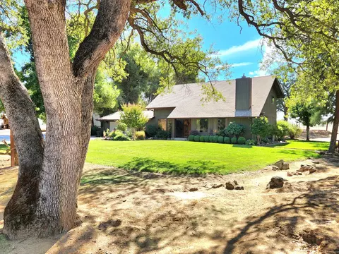 22266 Frontier Rd, Clovis, CA 93619