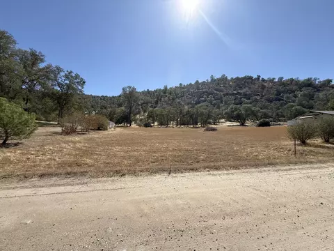 27226 Twin Ponds Rd, Clovis, CA 93619