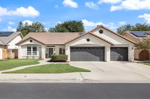 1013 N Karen Ave, Clovis, CA 93611