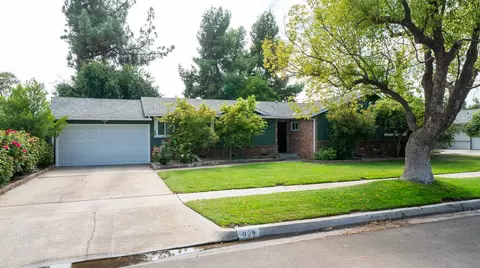 929 W Norwich Ave, Fresno, CA 93726