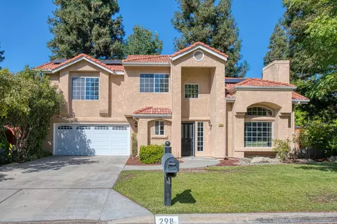 298 E Lindbrook Ln, Fresno, CA 93720