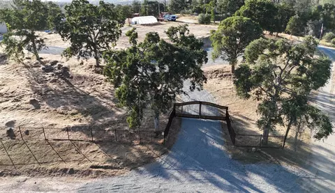 29935 Auberry Rd, Prather, CA 93651
