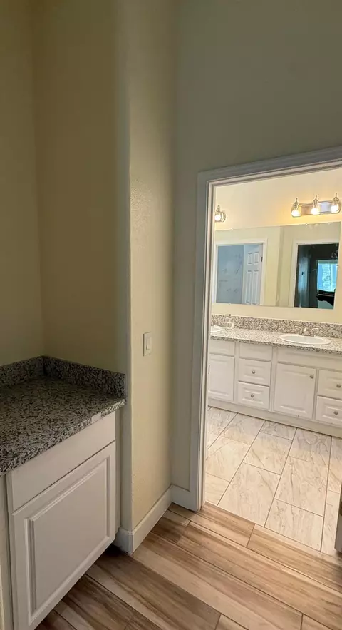 Bath - 2772 Valley View St, Selma, CA 93662 photo 1 of 5