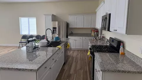 Kitchen - 2772 Valley View St, Selma, CA 93662 photo 1 of 1