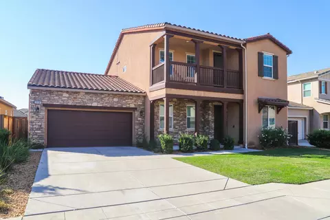 2638 Vartikian Ave, Clovis, CA 93611