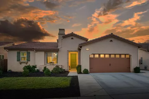 1066 La Canada Ave, Clovis, CA 93619