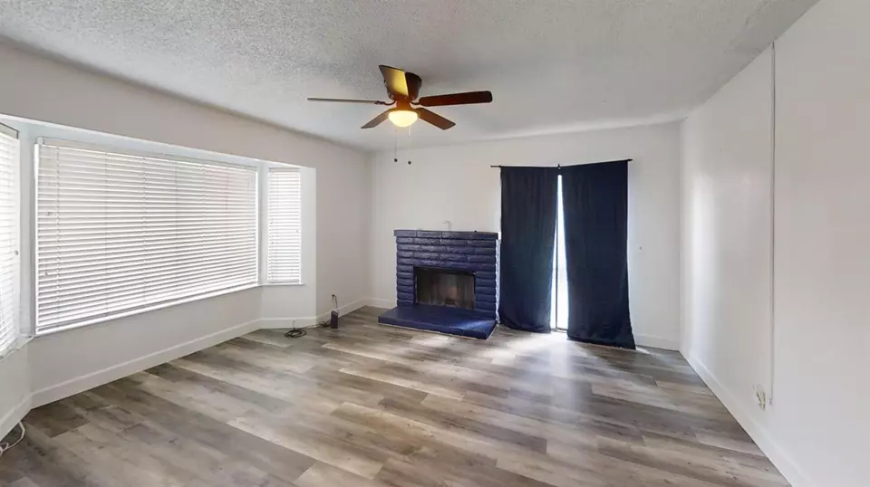 Living - 4676 E Alamos Ave #124, Fresno, CA 93726 photo 2 of 2