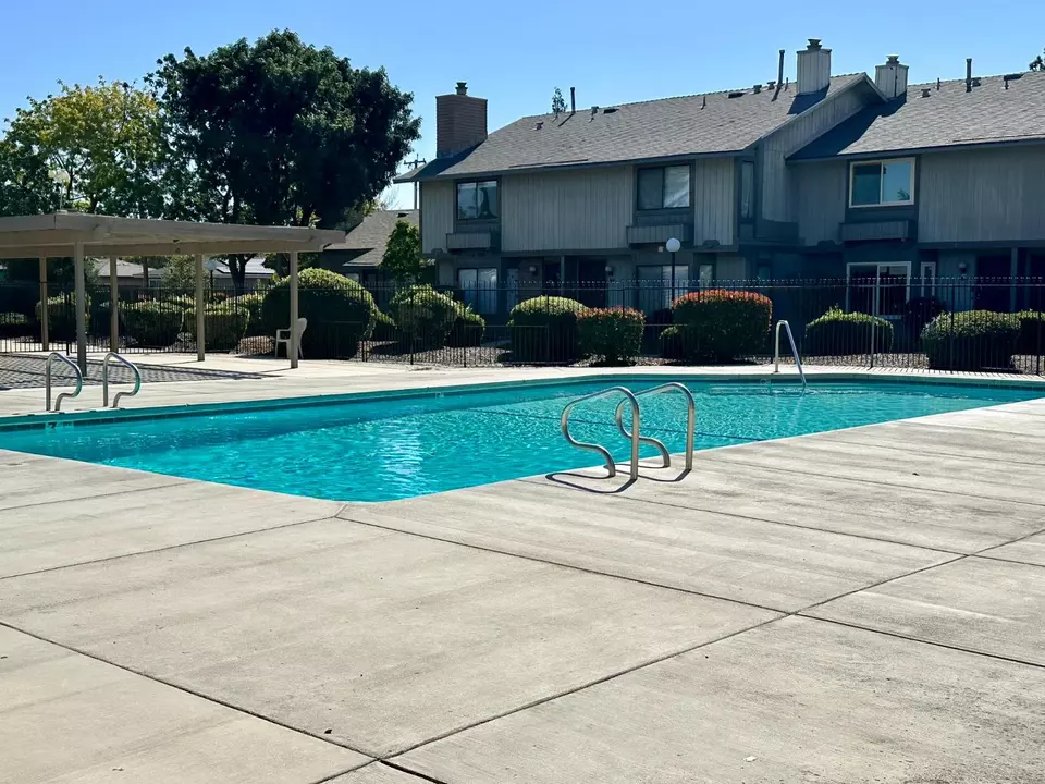Exterior - 4676 E Alamos Ave #124, Fresno, CA 93726 photo 4 of 5
