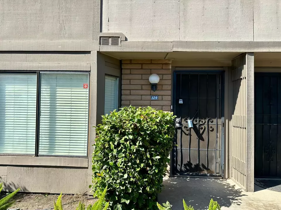 Exterior - 4676 E Alamos Ave #124, Fresno, CA 93726 photo 1 of 5