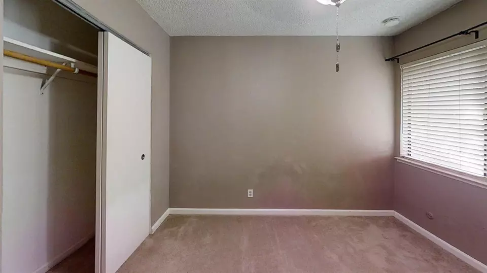 Bedroom - 4676 E Alamos Ave #124, Fresno, CA 93726 photo 5 of 6