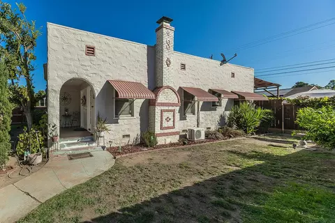 2202 N Vagedes Ave, Fresno, CA 93705
