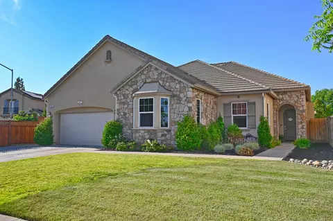 2639 Escalon Ave, Clovis, CA 93611