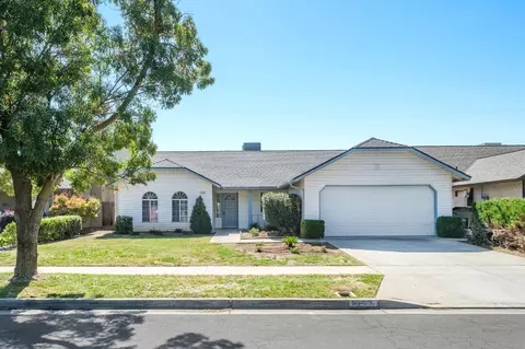 1067 W Minarets Ave, Fresno, CA 93650