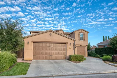 1609 N Piccadilly Ln, Clovis, CA 93619