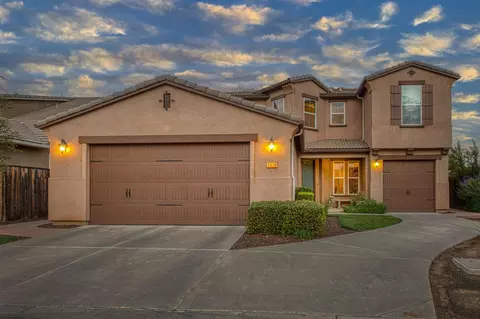 1609 N Piccadilly Ln, Clovis, CA 93619