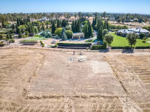 2 Biglione Dr, Clovis, CA 93619 photo 2