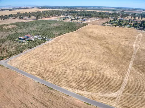 2 Biglione Dr, Clovis, CA 93619 photo 9