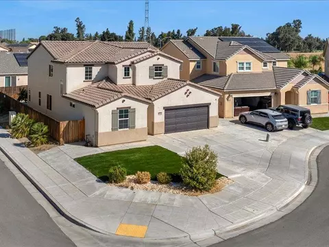6646 W Beechwood Ave W, Fresno, CA 93722