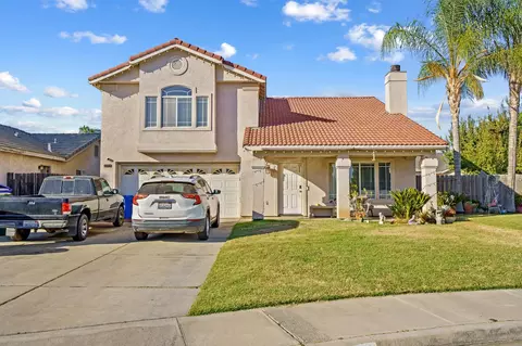 1251 W Kelly Dr, Dinuba, CA 93618