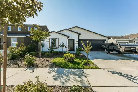 2161 Heidi Ave, Sanger, CA 93657