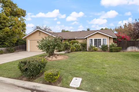 6082 N Barcus Ave, Fresno, CA 93722
