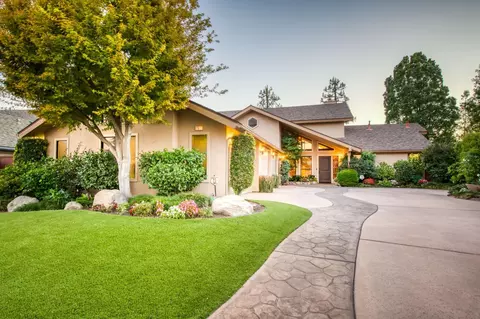 761 E Wood Duck Cir, Fresno, CA 93730