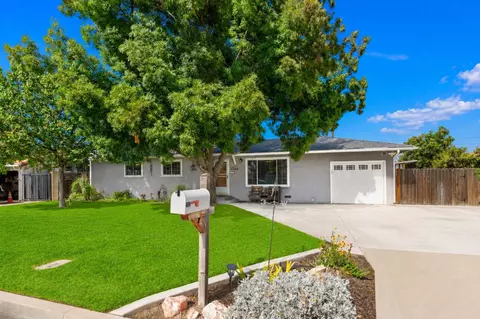 5739 E Hampton Way, Fresno, CA 93727