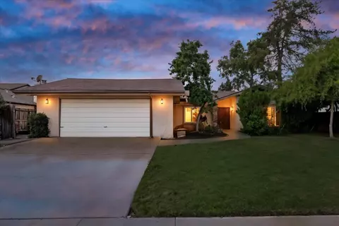 165 Lyon Ave, Sanger, CA 93657