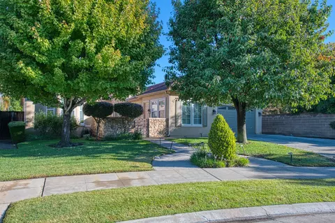 3297 Fairmont Ave, Clovis, CA 93619