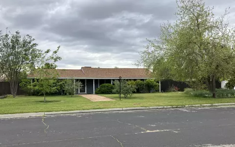 312 N Phillip Ave, Clovis, CA 93612