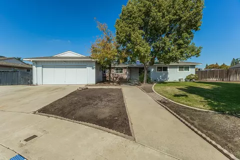 1895 Dennis Ave, Clovis, CA 93611