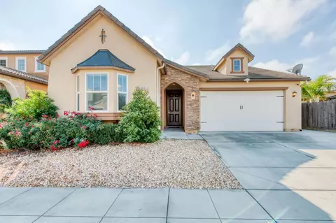 3460 Griffith Ave, Clovis, CA 93619